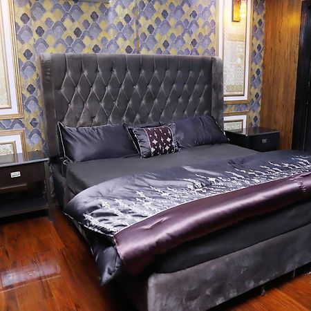 Adara Suites Lahore Buitenkant foto