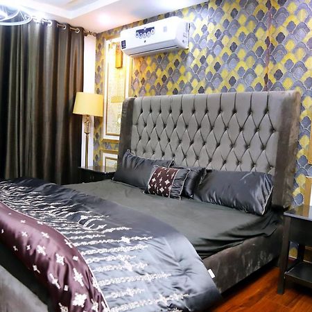 Adara Suites Lahore Buitenkant foto