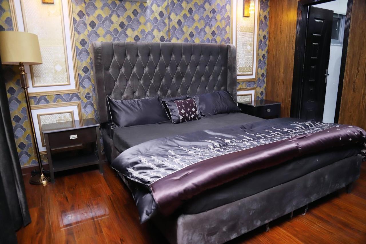 Adara Suites Lahore Buitenkant foto