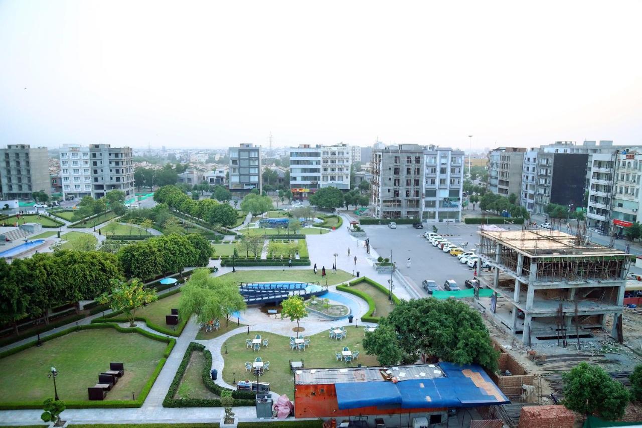 Adara Suites Lahore Buitenkant foto