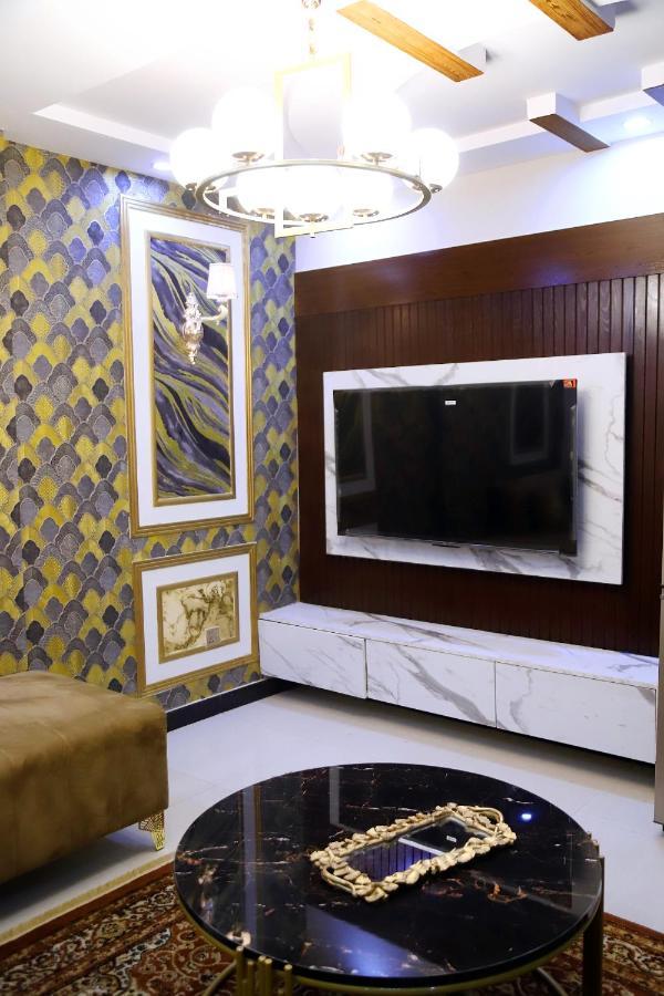 Adara Suites Lahore Buitenkant foto