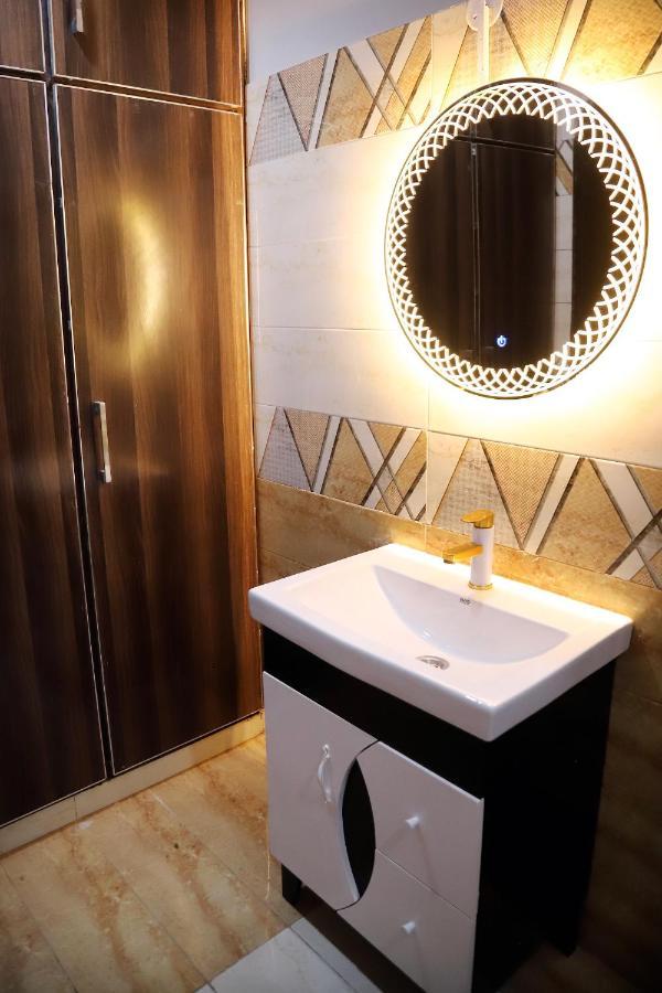 Adara Suites Lahore Buitenkant foto