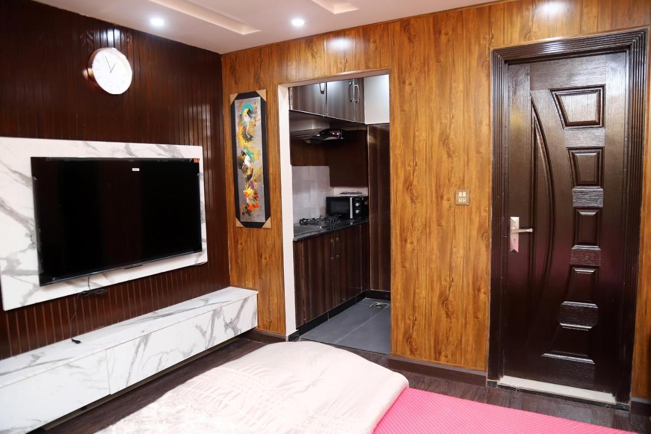 Adara Suites Lahore Buitenkant foto