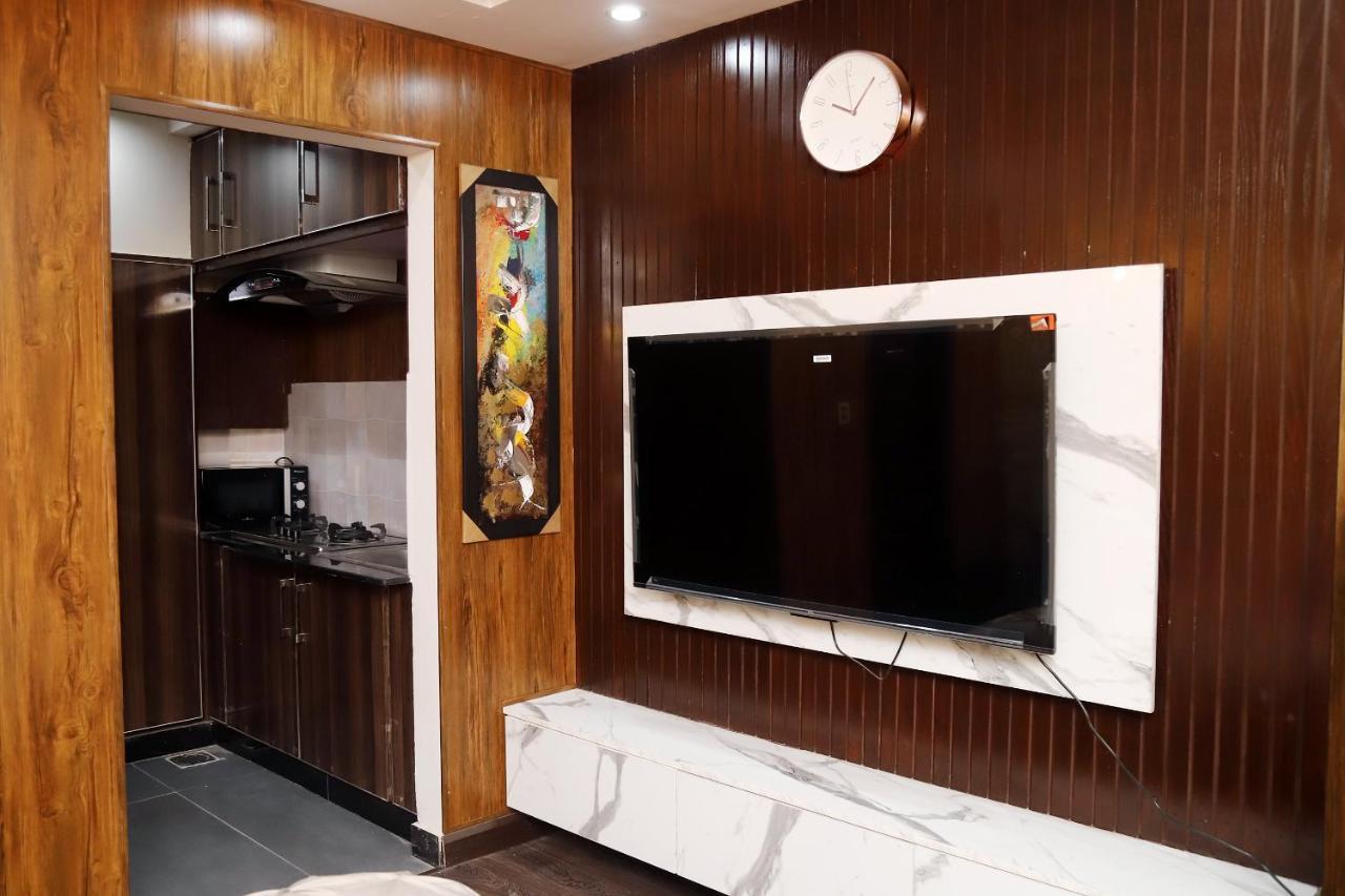 Adara Suites Lahore Buitenkant foto