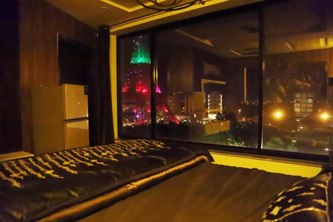 Adara Suites Lahore Buitenkant foto