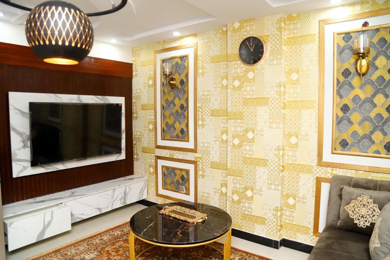 Adara Suites Lahore Buitenkant foto