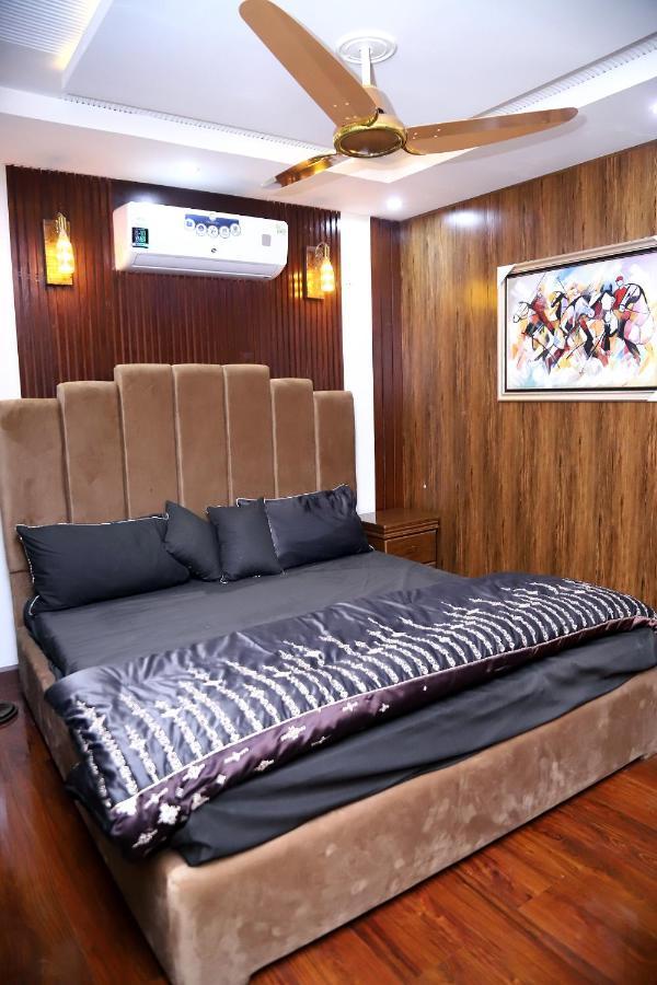 Adara Suites Lahore Buitenkant foto