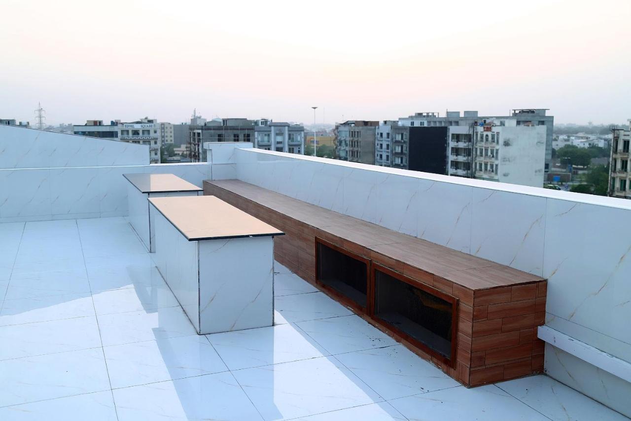 Adara Suites Lahore Buitenkant foto